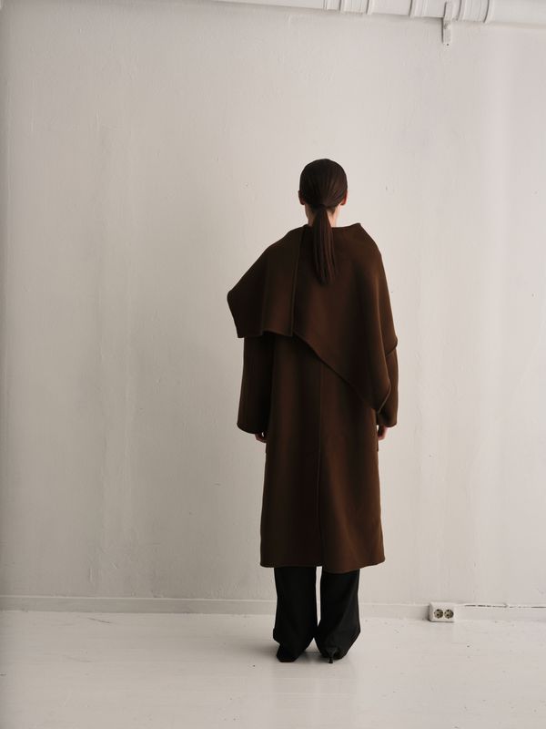 CAPE COAT Brown
