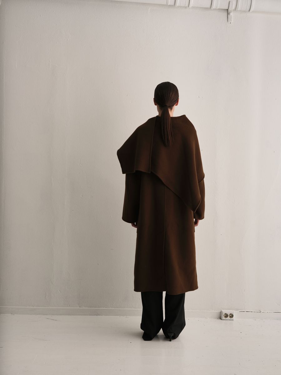 CAPE COAT Brown