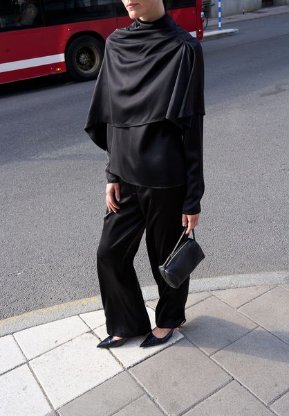 Hovedbilde THE SOPHIA SATIN BLOUSE Black